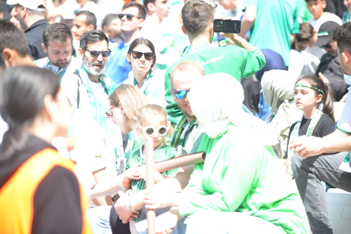(FOTO GALERİ) BURSASPOR-BORNOVA FK TARAFTAR FOTOĞRAFLARI-3