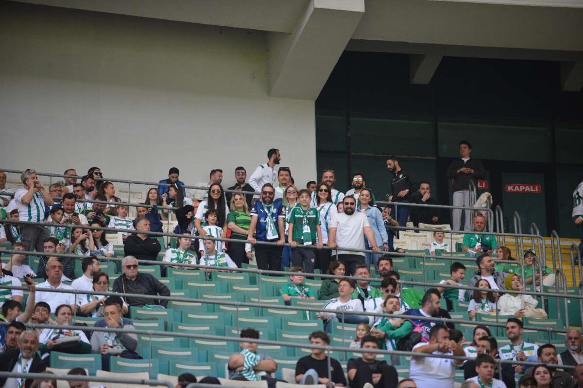 (FOTO GALERİ) BURSASPOR-BORNOVA FK TARAFTAR FOTOĞRAFLARI-3
