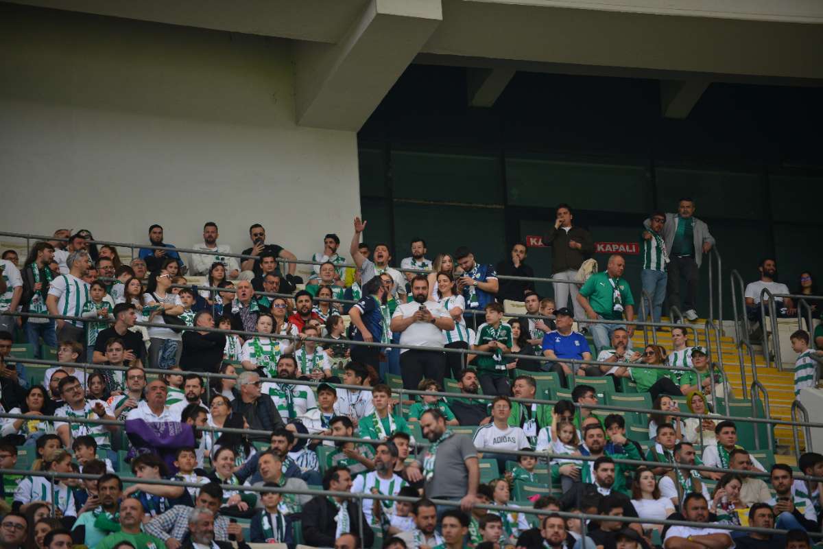 (FOTO GALERİ) BURSASPOR-BORNOVA FK TARAFTAR FOTOĞRAFLARI-3