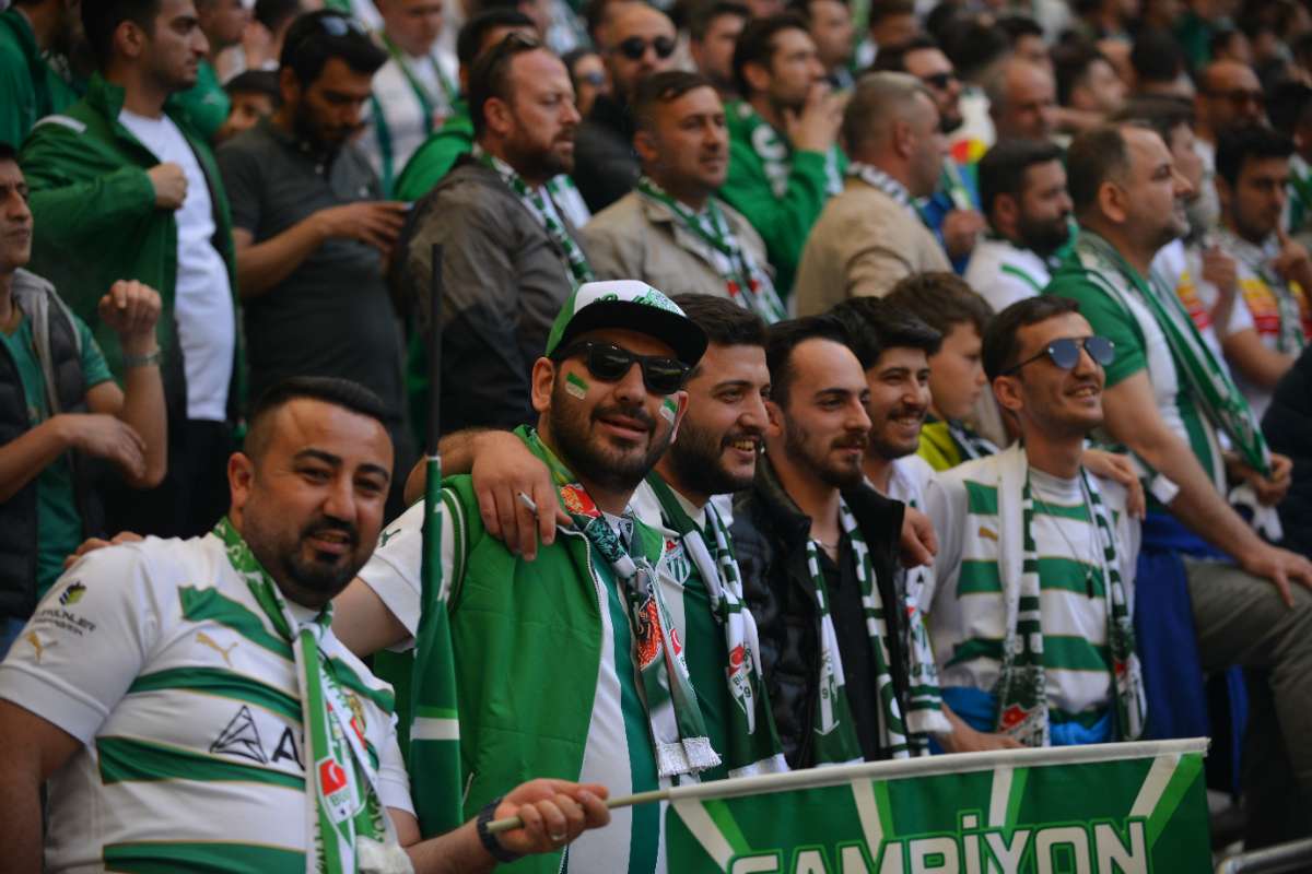 (FOTO GALERİ) BURSASPOR-BORNOVA FK TARAFTAR FOTOĞRAFLARI-3