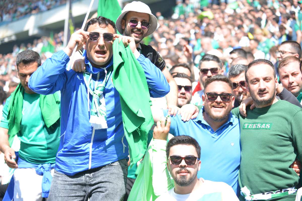 (FOTO GALERİ) BURSASPOR-BORNOVA FK TARAFTAR FOTOĞRAFLARI-3