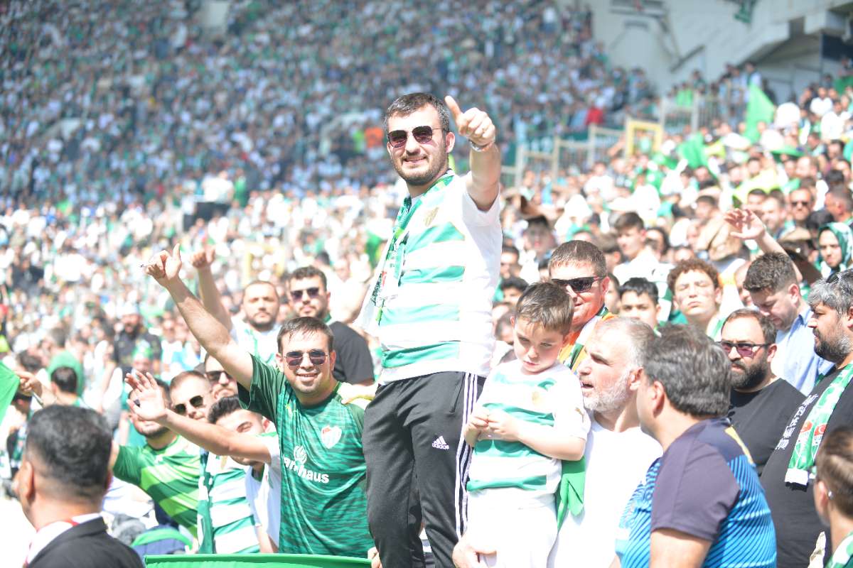(FOTO GALERİ) BURSASPOR-BORNOVA FK TARAFTAR FOTOĞRAFLARI-3