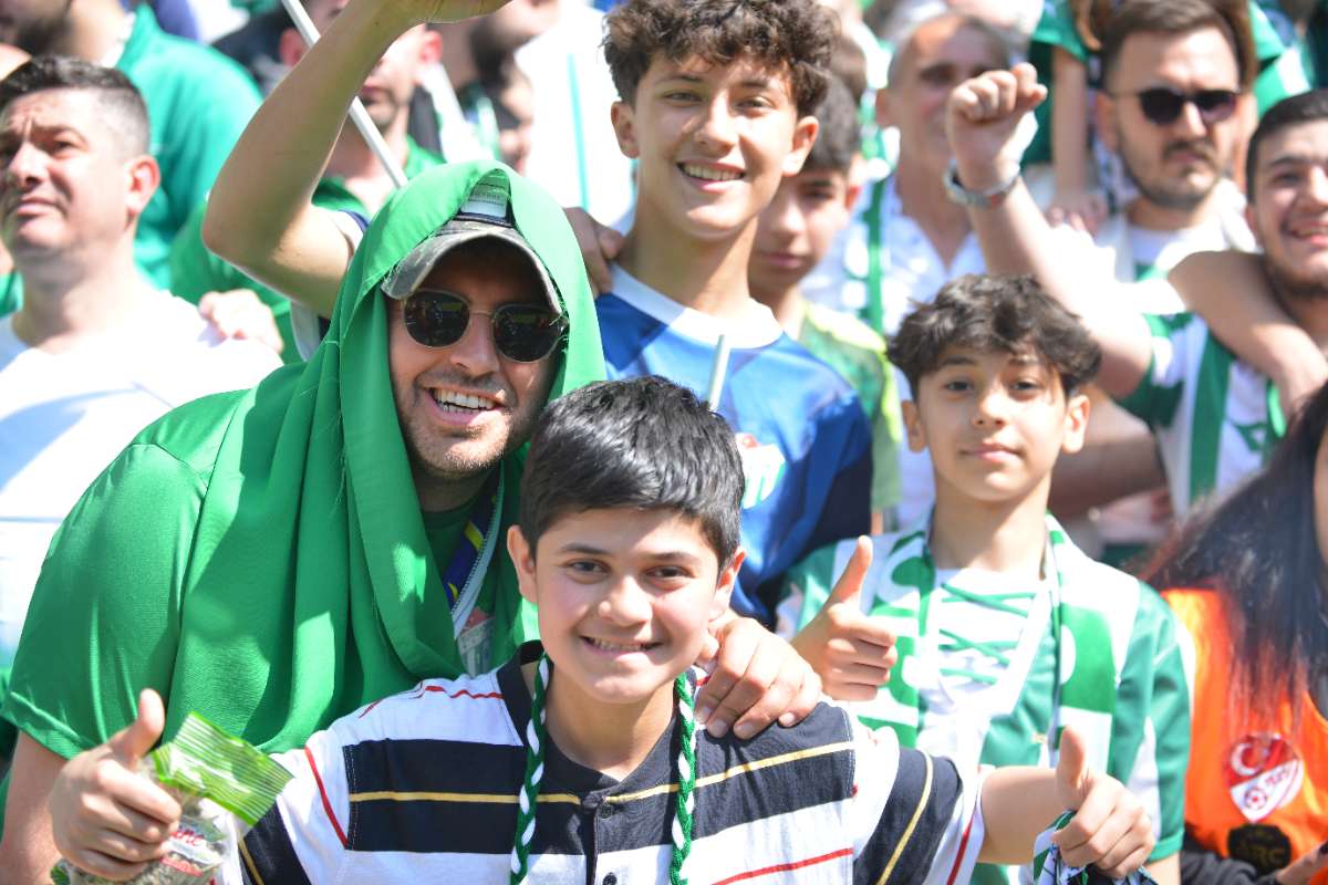(FOTO GALERİ) BURSASPOR-BORNOVA FK TARAFTAR FOTOĞRAFLARI-3
