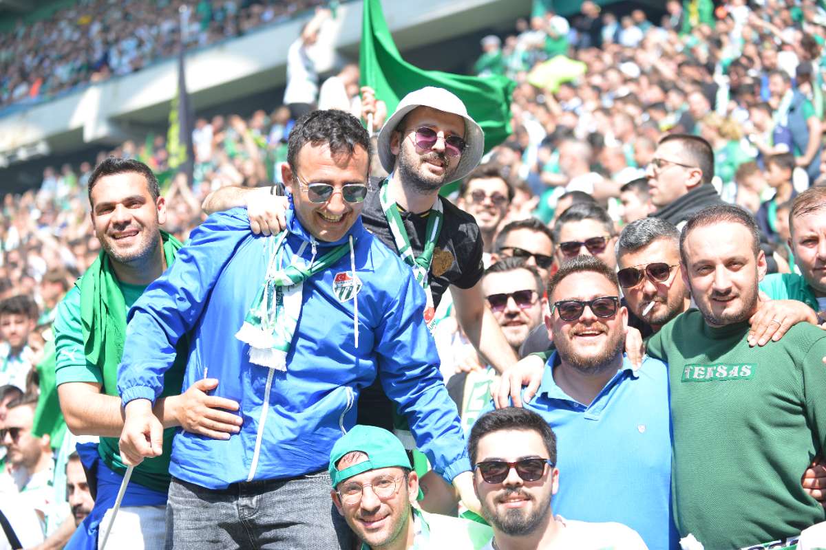 (FOTO GALERİ) BURSASPOR-BORNOVA FK TARAFTAR FOTOĞRAFLARI-3