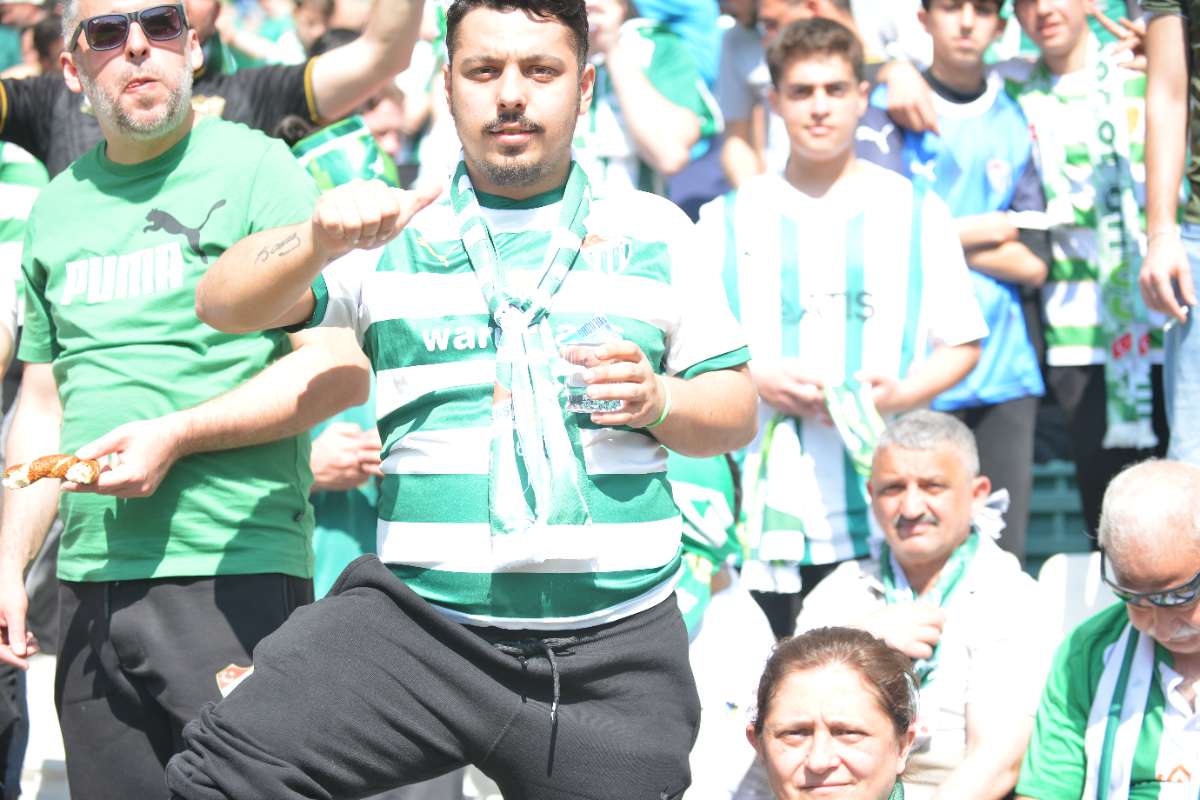 (FOTO GALERİ) BURSASPOR-BORNOVA FK TARAFTAR FOTOĞRAFLARI-3