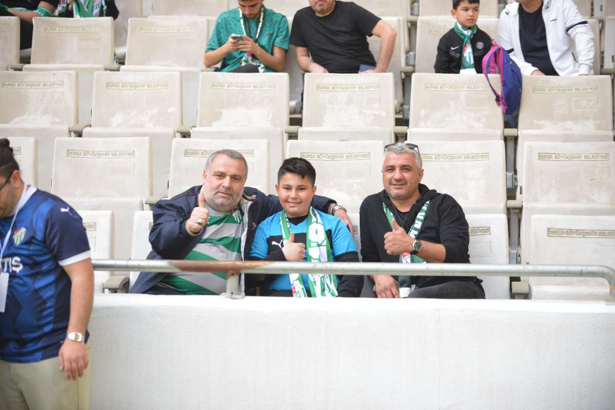 (FOTO GALERİ) BURSASPOR-BORNOVA FK TARAFTAR FOTOĞRAFLARI-3