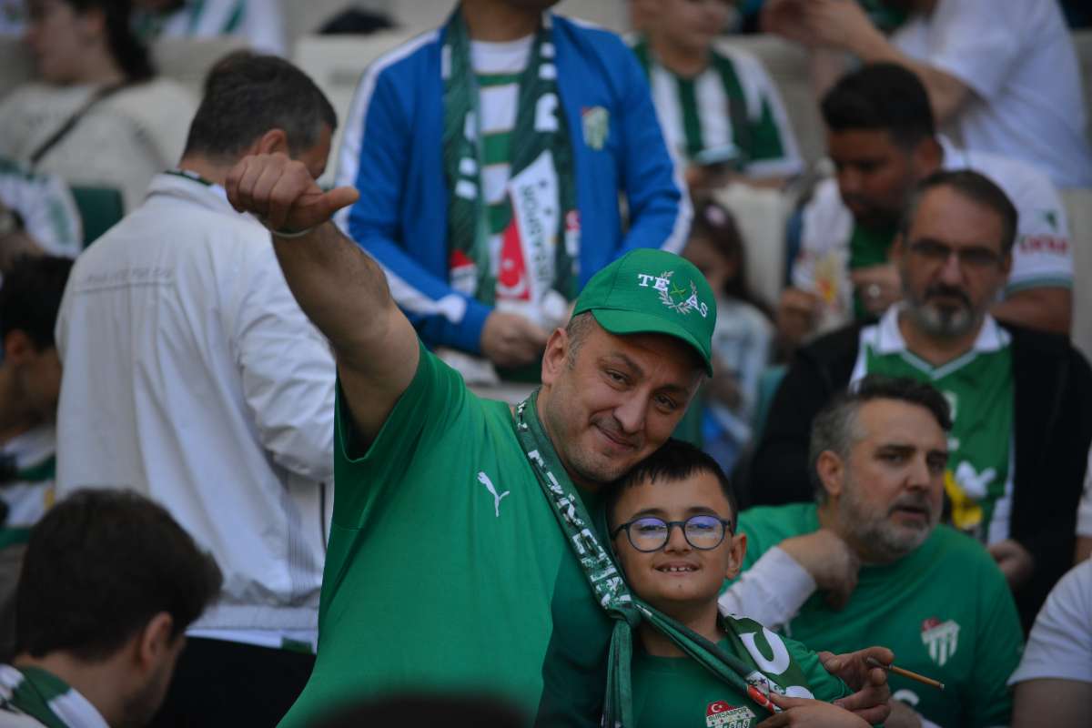 (FOTO GALERİ) BURSASPOR-BORNOVA FK TARAFTAR FOTOĞRAFLARI-3