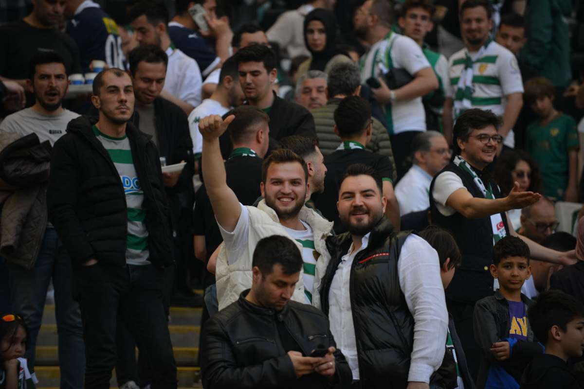 (FOTO GALERİ) BURSASPOR-BORNOVA FK TARAFTAR FOTOĞRAFLARI-3