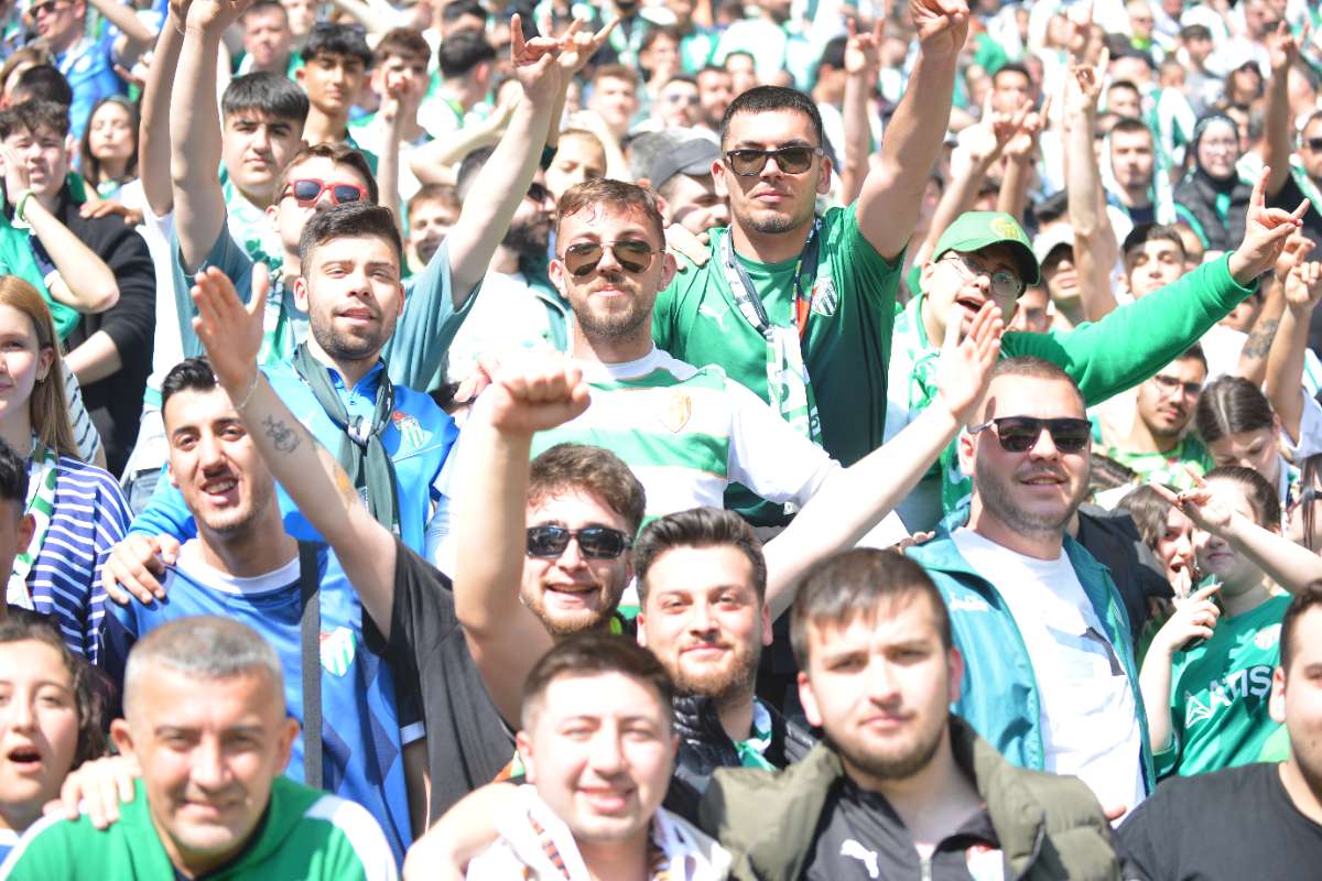(FOTO GALERİ) BURSASPOR-BORNOVA FK TARAFTAR FOTOĞRAFLARI-3