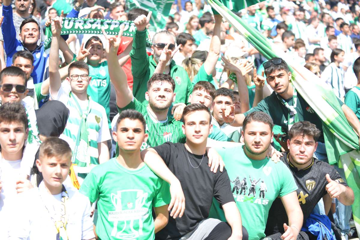 (FOTO GALERİ) BURSASPOR-BORNOVA FK TARAFTAR FOTOĞRAFLARI-3
