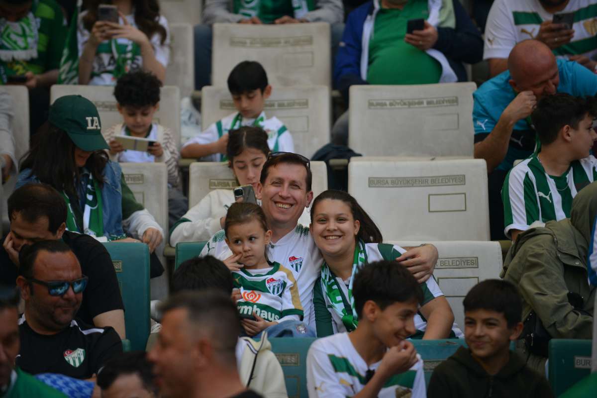 (FOTO GALERİ) BURSASPOR-BORNOVA FK TARAFTAR FOTOĞRAFLARI-3