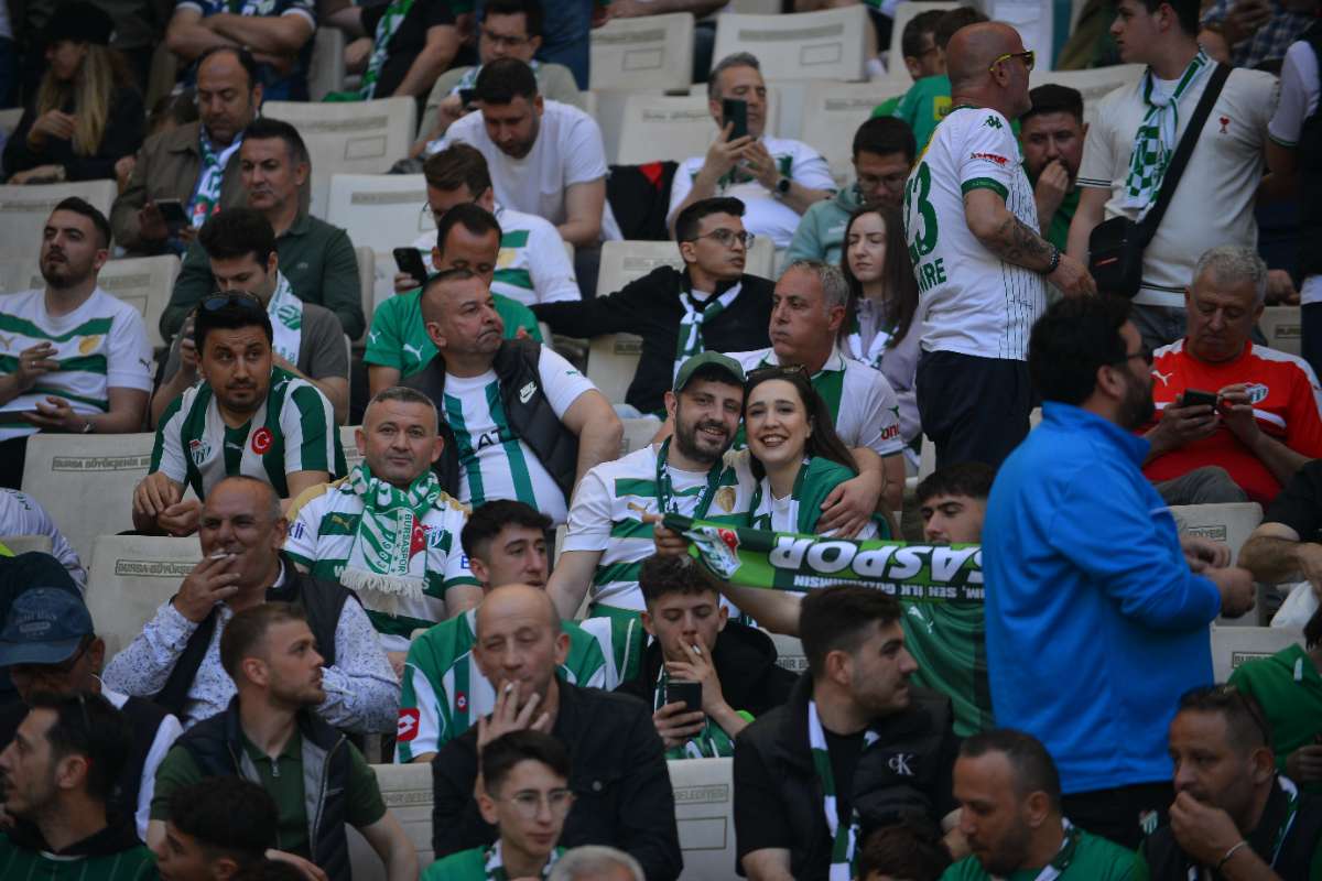 (FOTO GALERİ) BURSASPOR-BORNOVA FK TARAFTAR FOTOĞRAFLARI-3