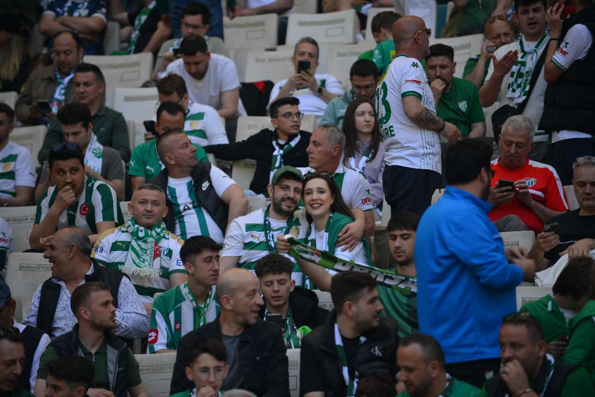 (FOTO GALERİ) BURSASPOR-BORNOVA FK TARAFTAR FOTOĞRAFLARI-3