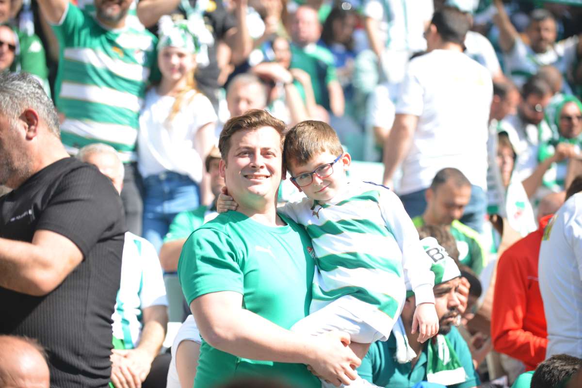 (FOTO GALERİ) BURSASPOR-BORNOVA FK TARAFTAR FOTOĞRAFLARI-3