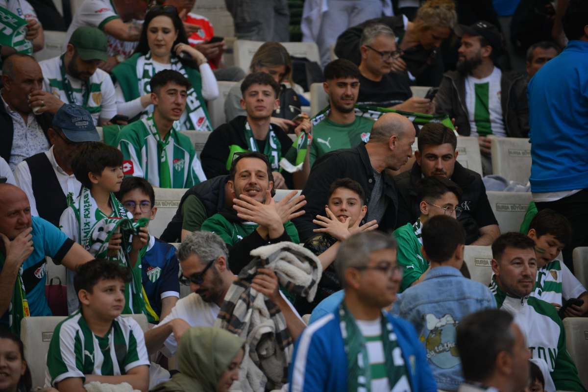 (FOTO GALERİ) BURSASPOR-BORNOVA FK TARAFTAR FOTOĞRAFLARI-3