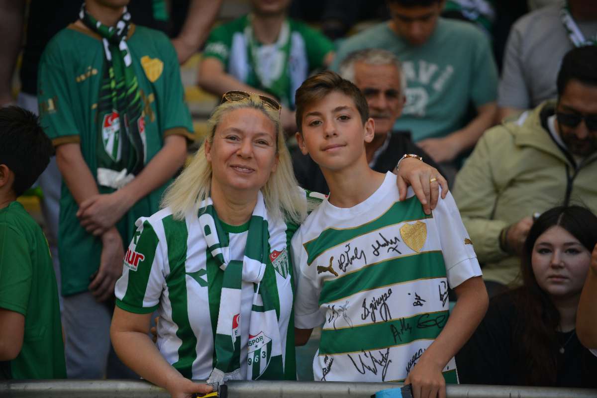 (FOTO GALERİ) BURSASPOR-BORNOVA FK TARAFTAR FOTOĞRAFLARI-3