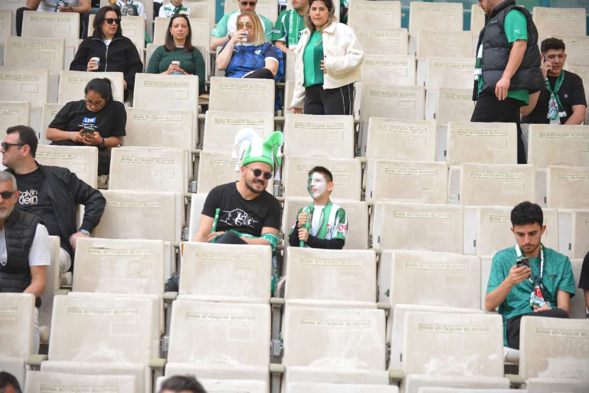 (FOTO GALERİ) BURSASPOR-BORNOVA FK TARAFTAR FOTOĞRAFLARI-3