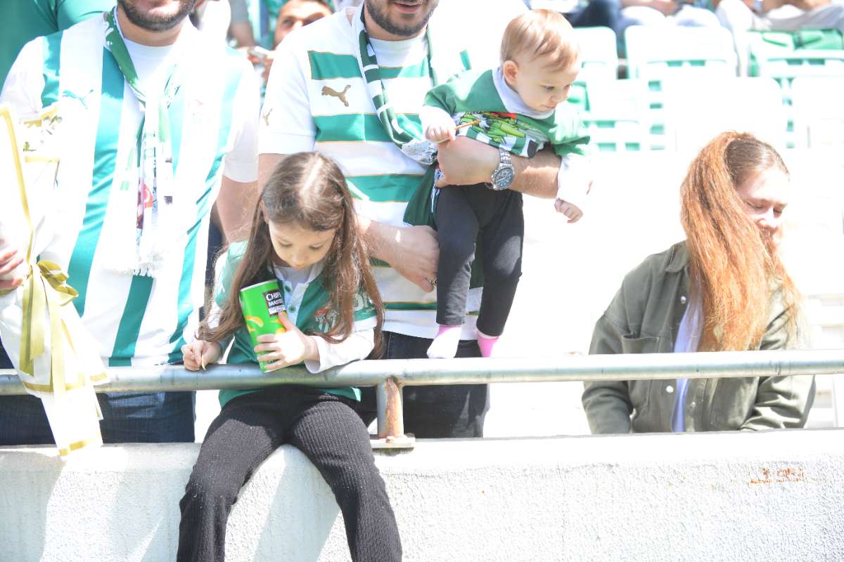 (FOTO GALERİ) BURSASPOR-BORNOVA FK TARAFTAR FOTOĞRAFLARI-3