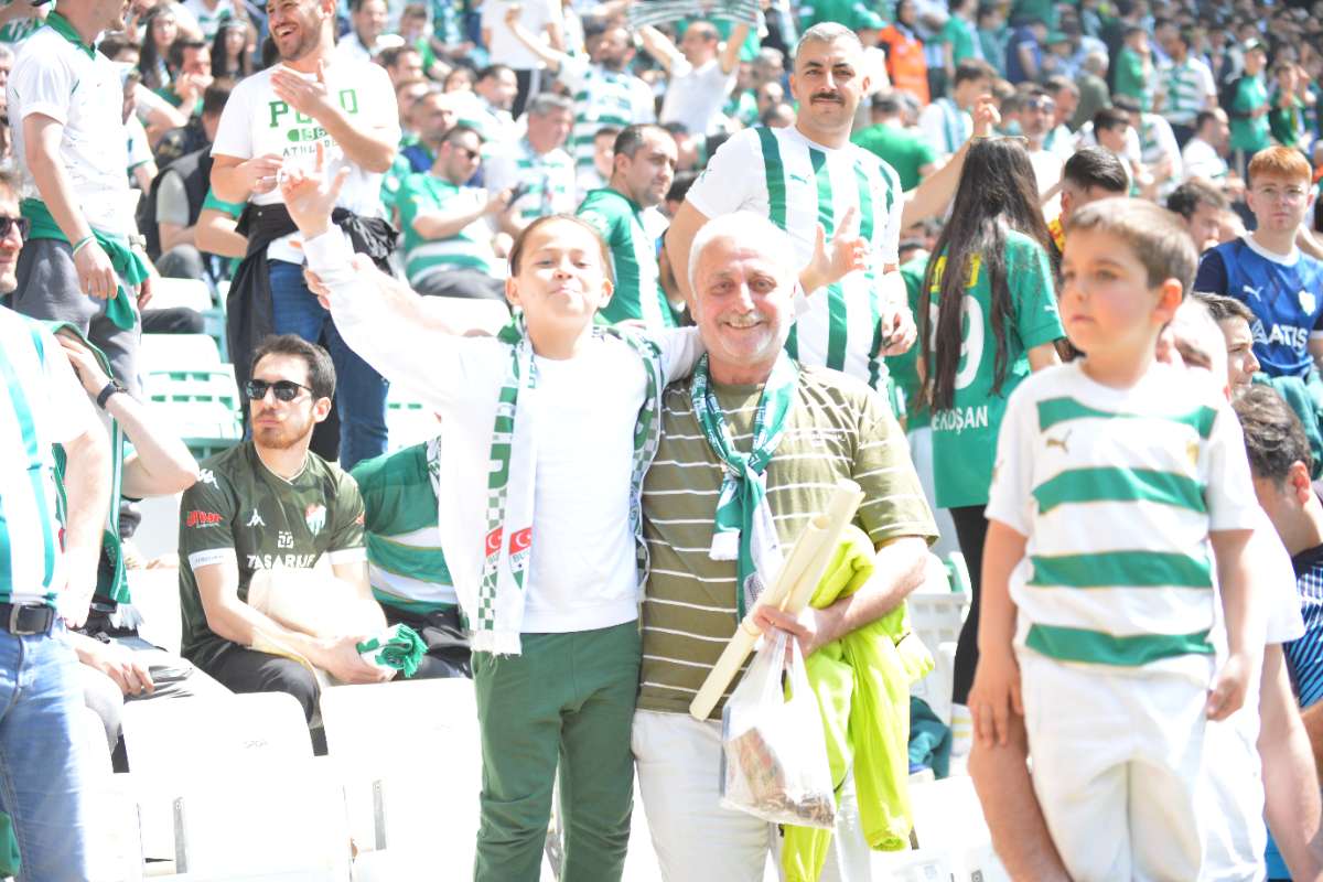 (FOTO GALERİ) BURSASPOR-BORNOVA FK TARAFTAR FOTOĞRAFLARI-3