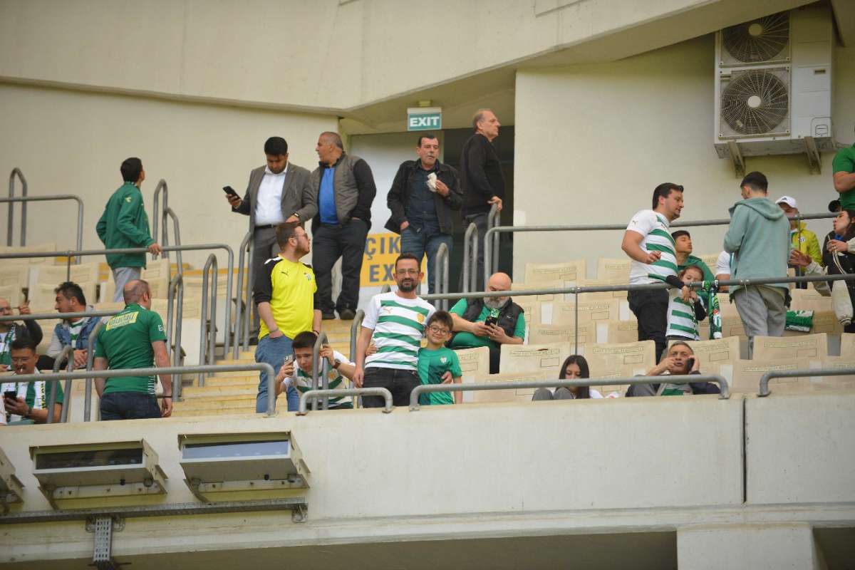 (FOTO GALERİ) BURSASPOR-BORNOVA FK TARAFTAR FOTOĞRAFLARI-3