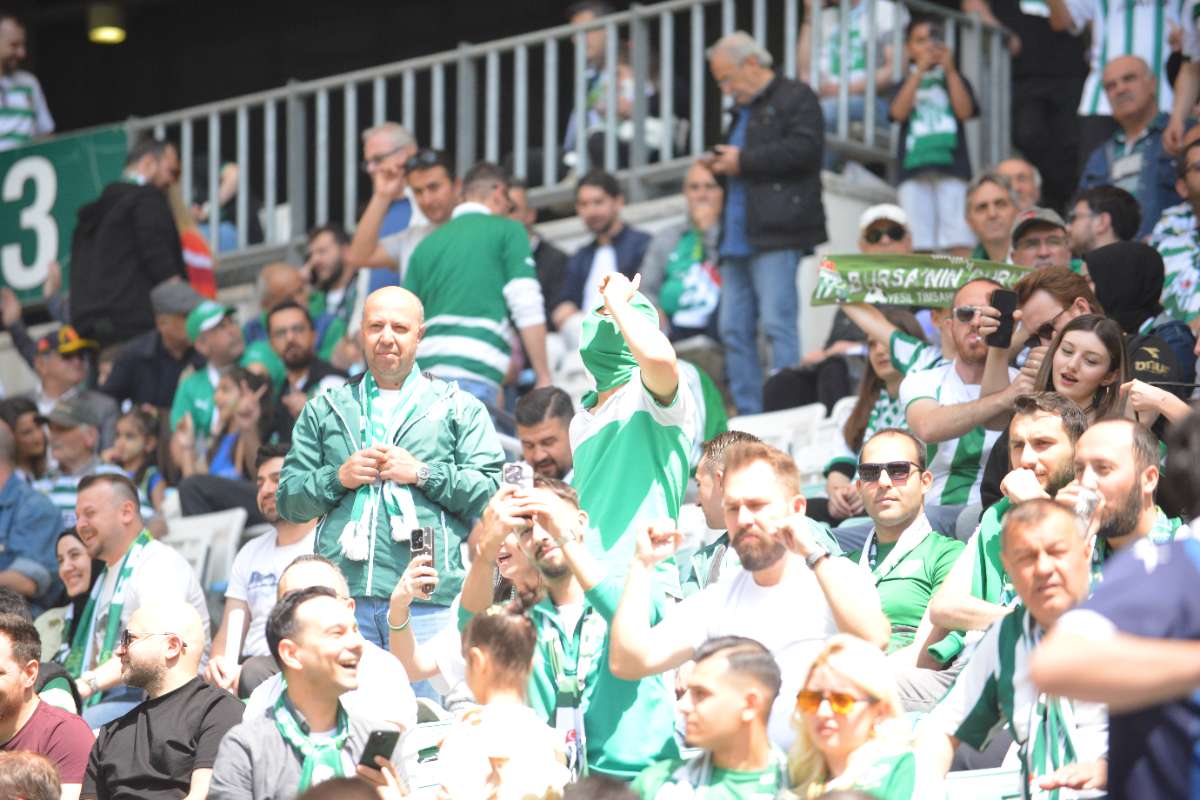 (FOTO GALERİ) BURSASPOR-BORNOVA FK TARAFTAR FOTOĞRAFLARI-3