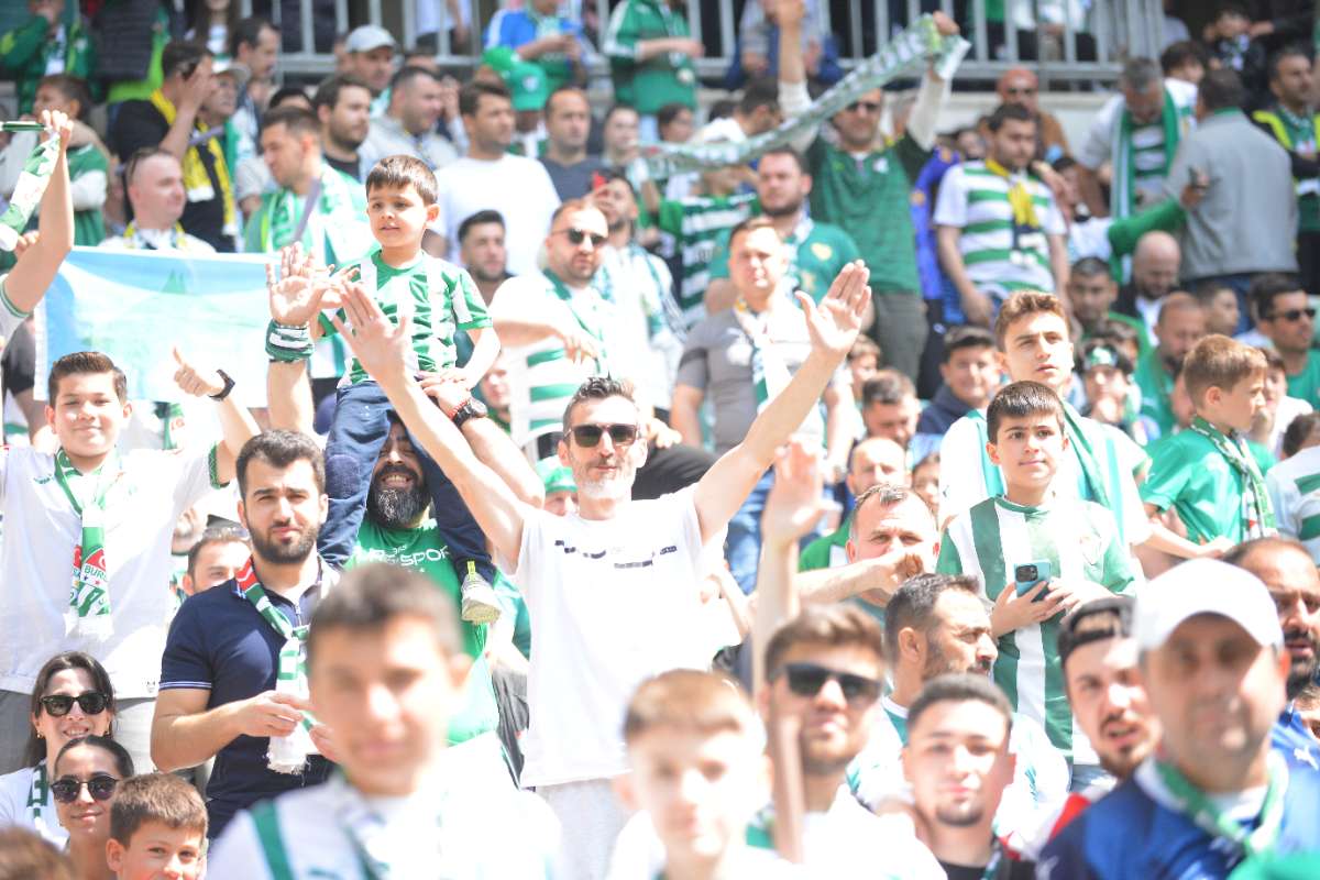 (FOTO GALERİ) BURSASPOR-BORNOVA FK TARAFTAR FOTOĞRAFLARI-3