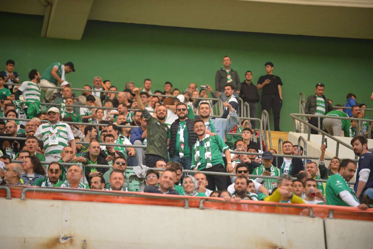 (FOTO GALERİ) BURSASPOR-BORNOVA FK TARAFTAR FOTOĞRAFLARI-3