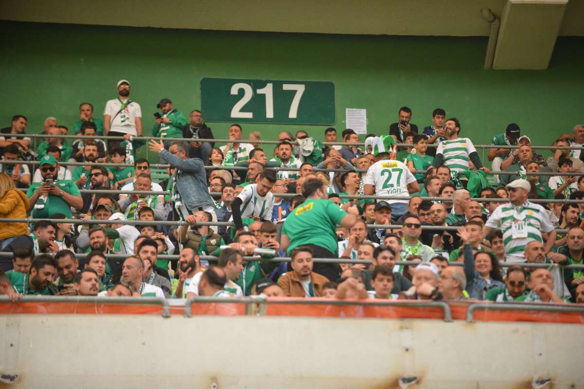 (FOTO GALERİ) BURSASPOR-BORNOVA FK TARAFTAR FOTOĞRAFLARI-3