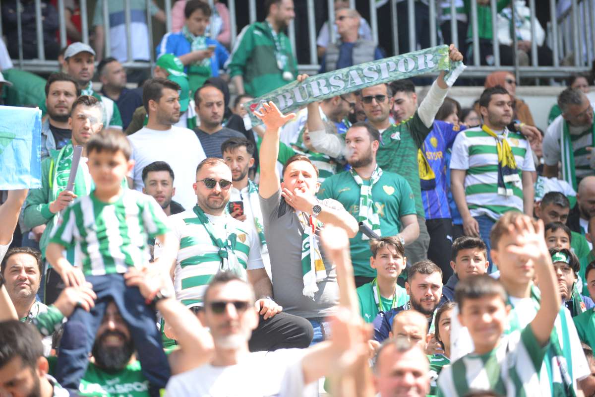 (FOTO GALERİ) BURSASPOR-BORNOVA FK TARAFTAR FOTOĞRAFLARI-3