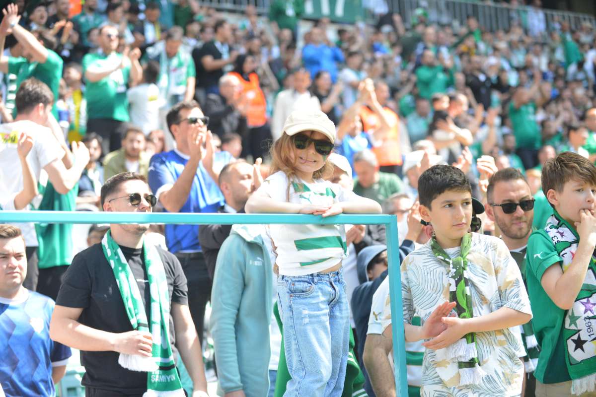 (FOTO GALERİ) BURSASPOR-BORNOVA FK TARAFTAR FOTOĞRAFLARI-3