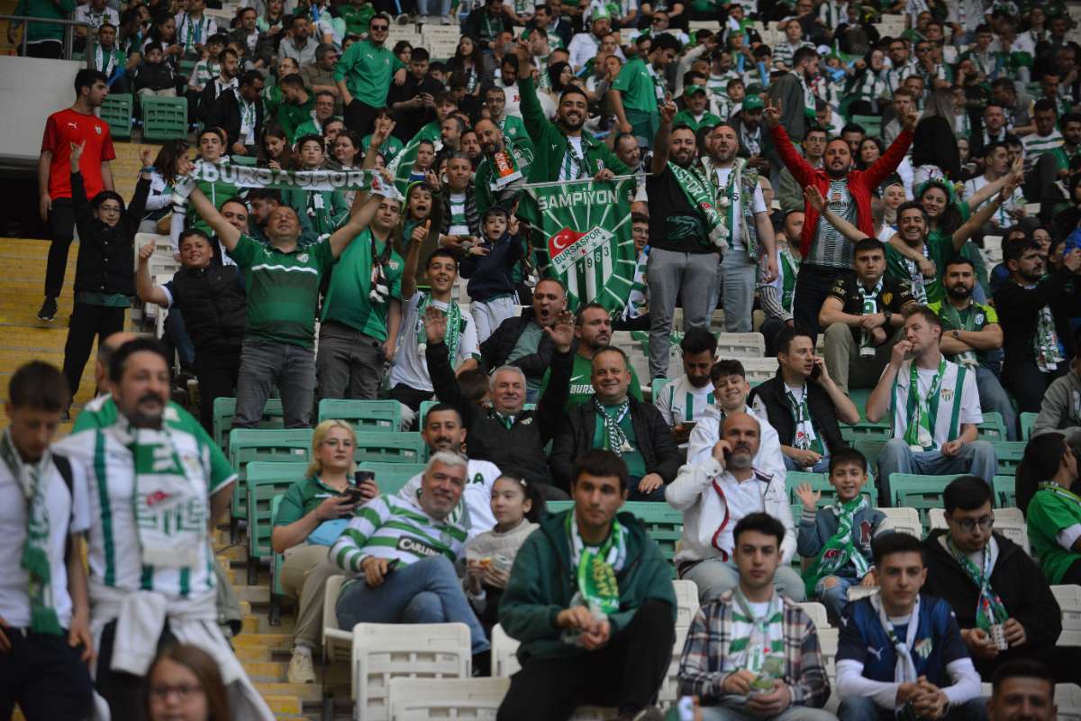 (FOTO GALERİ) BURSASPOR-BORNOVA FK TARAFTAR FOTOĞRAFLARI-3