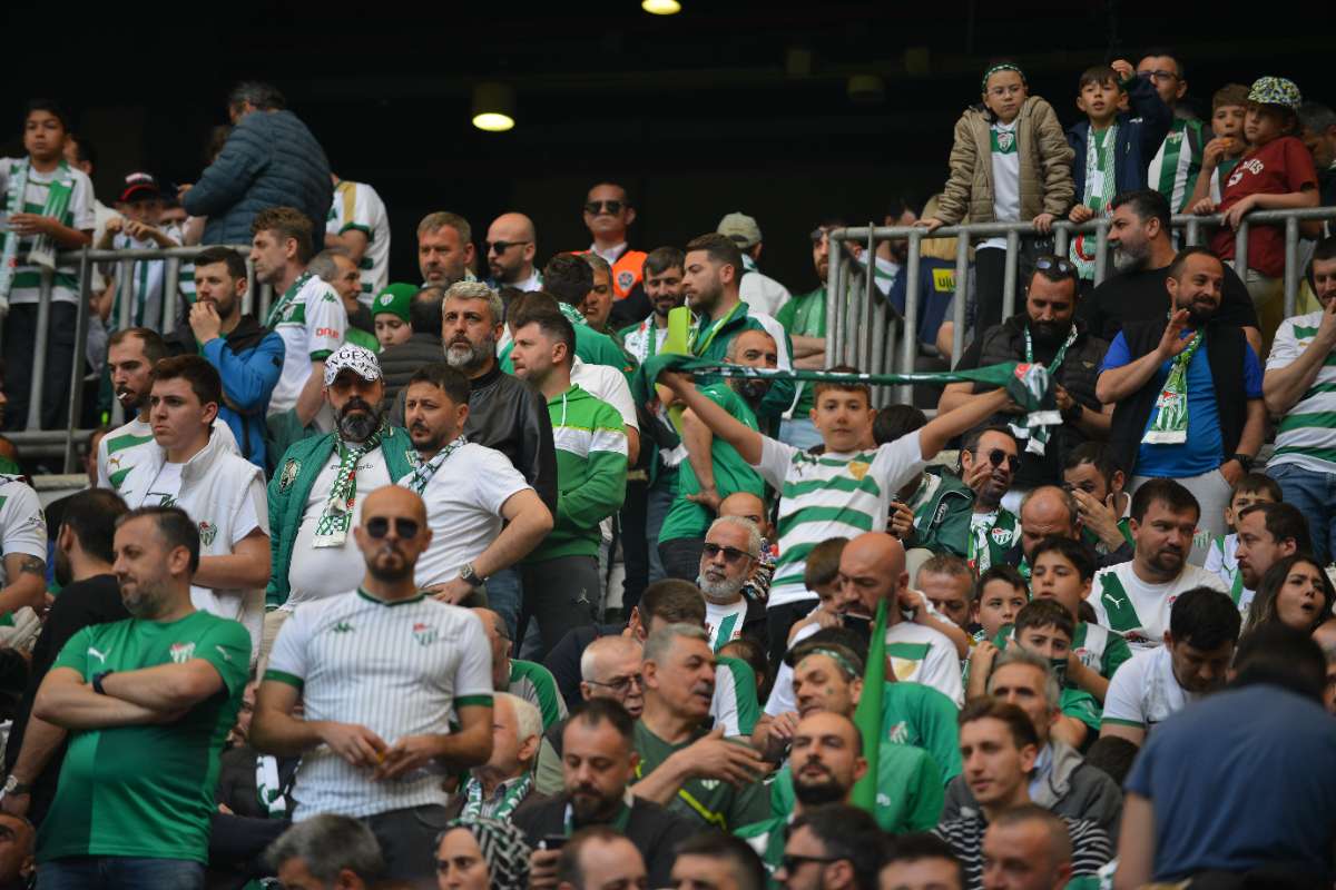 (FOTO GALERİ) BURSASPOR-BORNOVA FK TARAFTAR FOTOĞRAFLARI-3