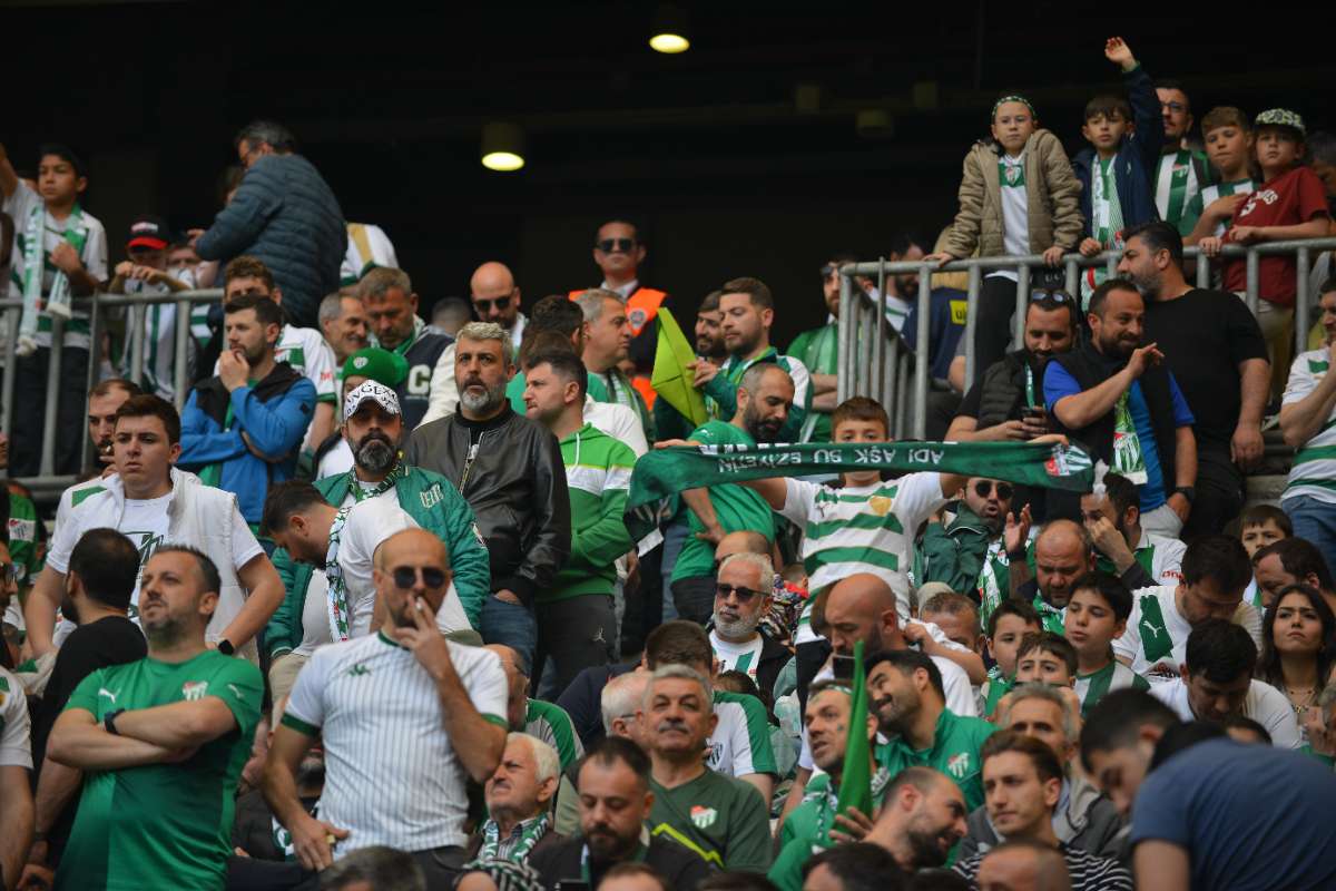 (FOTO GALERİ) BURSASPOR-BORNOVA FK TARAFTAR FOTOĞRAFLARI-3