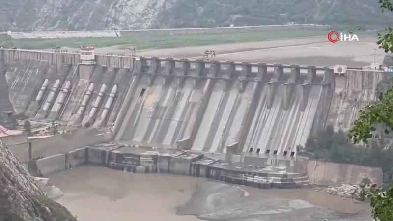 Hindistan, Chenab Nehri'nden Pakistan'a olan su akışının yüzde 90'ını engelledi