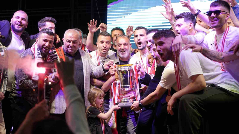 Fethiye İdman Yurdu, şampiyonluk kupasını kaldırdı