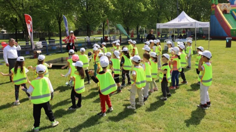 Bursa Uluslararası Spor Festivali’nde çocuklar doyasıya eğlendi