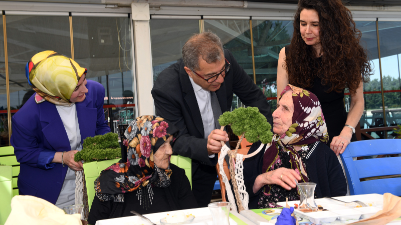 Alzheimer hastaları için Anneler Günü kutlaması