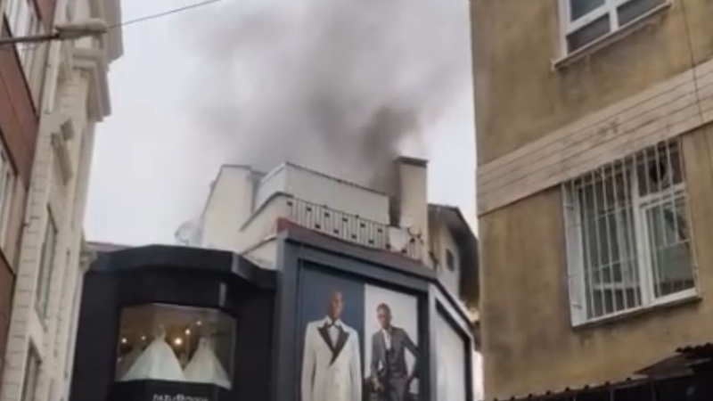 Bursa’da Tarihi Uzun Çarşı’da korkutan yangın!