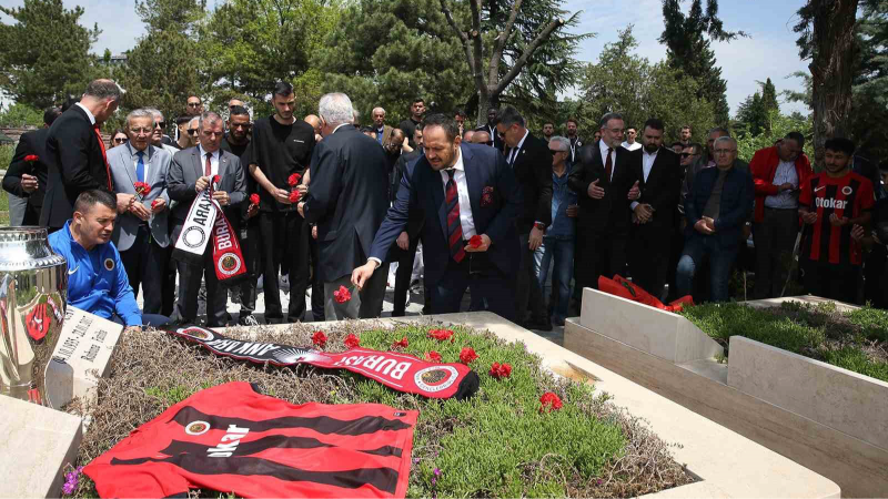 Gençlerbirliği, İlhan Cavcav’ın mezarını ziyaret etti