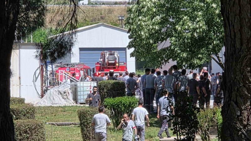 Yat fabrikasındaki yangın paniği