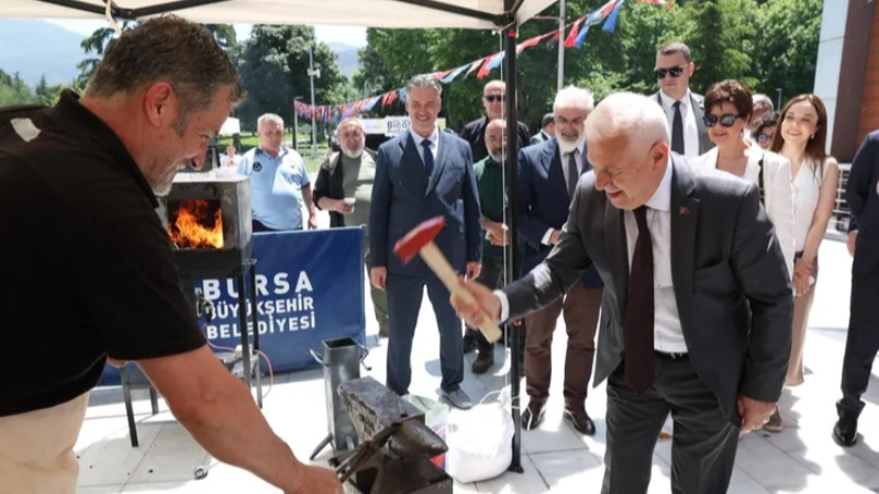 Bursa bıçağı dünya sahnesinde