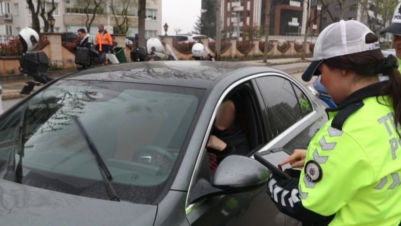 Bursa’da kural tanımayan sürücülere ceza yağdı