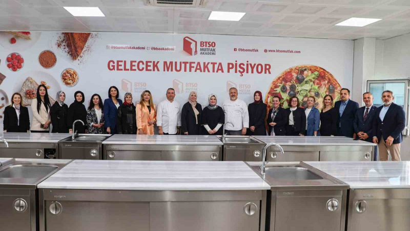 Bursa protokolünün eşleri BTSO Mutfak Akademi’ye katıldı