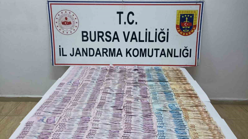 Sahte jandarmayı gerçek jandarma yakaladı