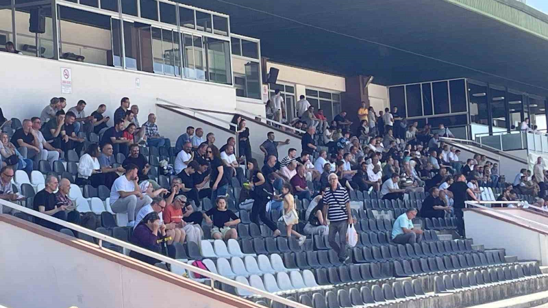 Yarışseverler bayramın son gününü hipodromda geçirdi