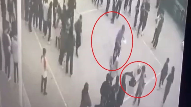 Öğretmenden öğrenciye su sıçrattın dayağı kamerada