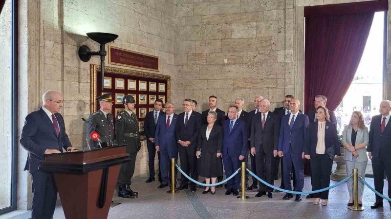 TBMM Başkanı Kurtulmuş ve Başkanlık Divanı üyeleri Anıtkabir’i ziyaret etti