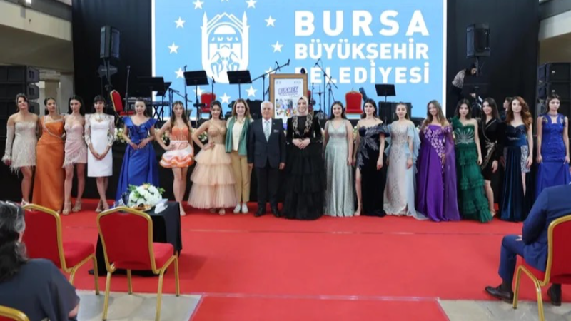 BUSMEK'in yıl sonu sergisi görücüye çıktı