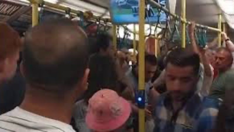 Metroda yer kavgası çıktı