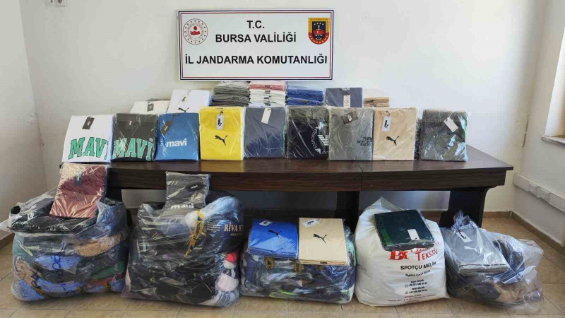İnegöl'de kaçak kıyafet operasyonu